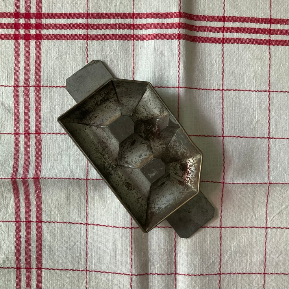 Image of B Chocolate Mould