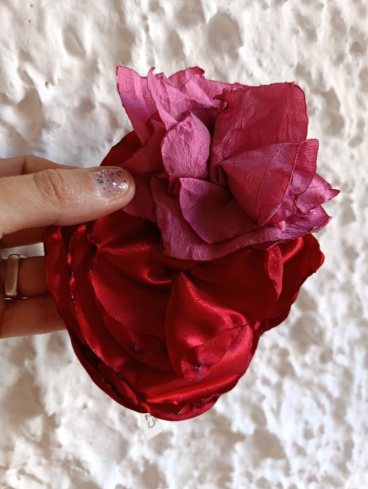 Image of Fermaglio floreale rosso/rosa