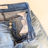 Image 4 of Women 529 Skinny Leg Curvy Light Wash Jeans