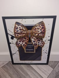 Image 2 of LEOPARD BOW PRINT