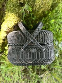 Image 1 of Réservé. Magnifique panier en osier, à anses croisées, panier bressand , fin XIX eme siècle!