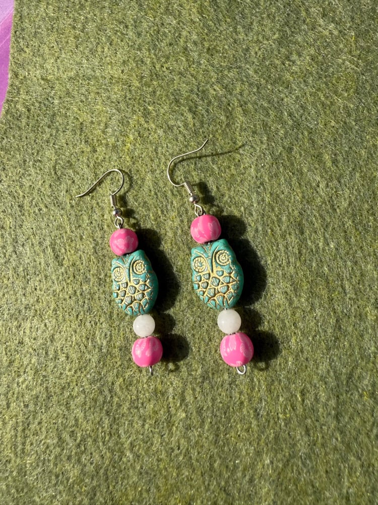 Image of Good vibes owl earrings 🦉🌸🩷