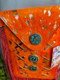 Image 4 of Yellowstone mobile bag - Orange turquoise charm