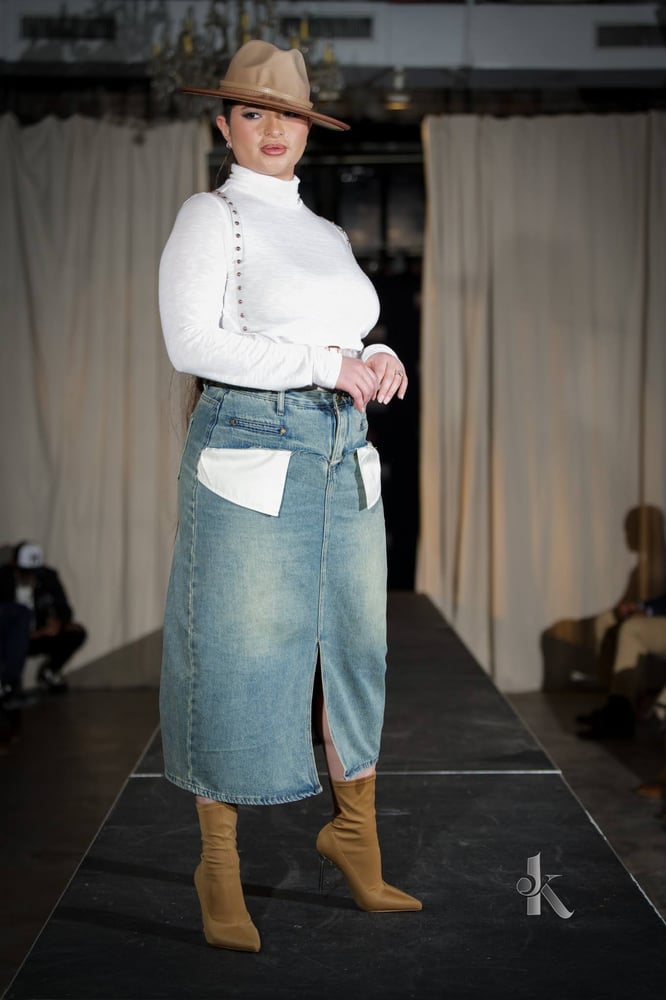 Image of Denim floating pocket skirt 