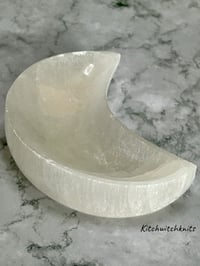 Image 2 of Selenite Crescent Moon Bowl, 10cm 