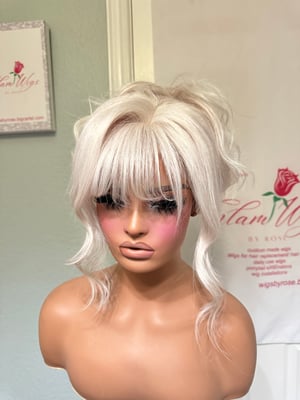 Image of All human hair 90s blonde 