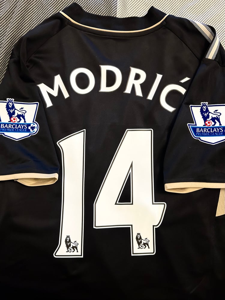 Image of Tottenham Hotspur “MODRIĆ 14” 2008/09 Third Shirt + PL patches  (XL)