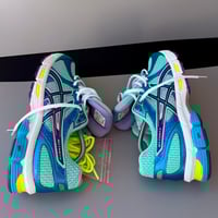 Image 2 of size: us9 uk7 eu40.5 cm25.75