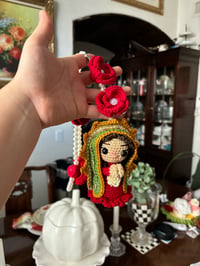 Image 2 of Rosario de la Virgen con Rosas Tejidas ❤️