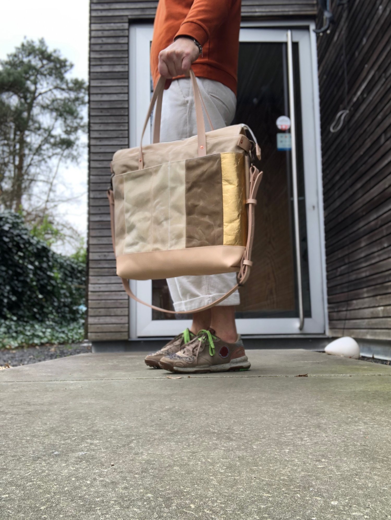 Image of  Large tote bag in waxed canvas and leather with cross body strap 