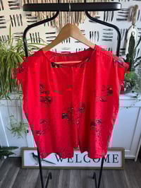 Image 2 of Vintage button back cap sleeve top 