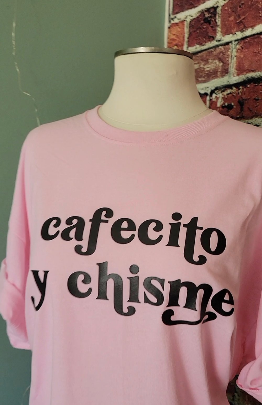 Cafecito y Chisme tee