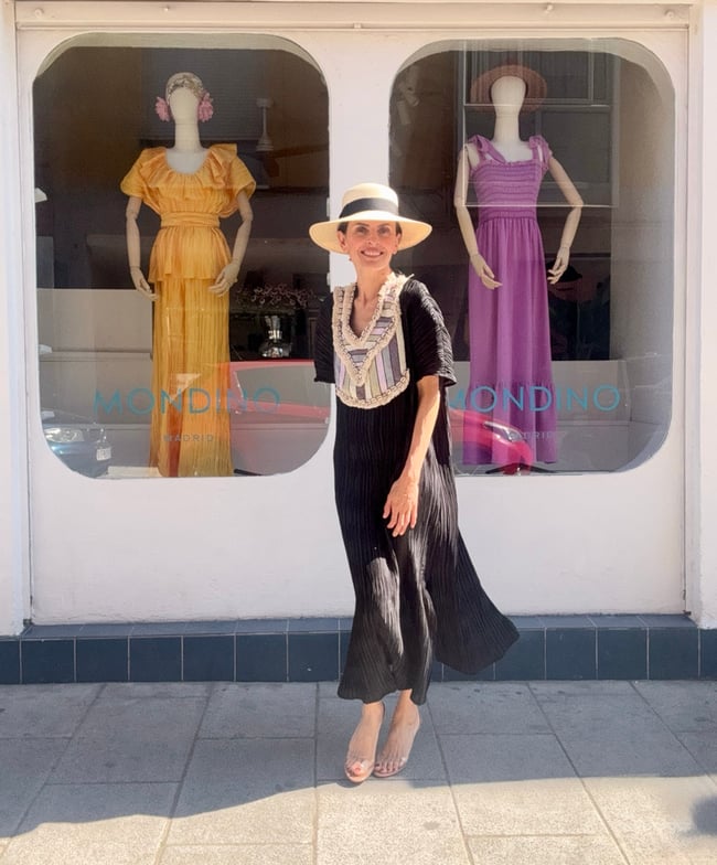 BLACK PLEATED KAFTAN KAFTAN WITH INDIAN NECKLINE