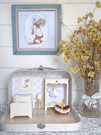 Image 1 of maleta lavanda