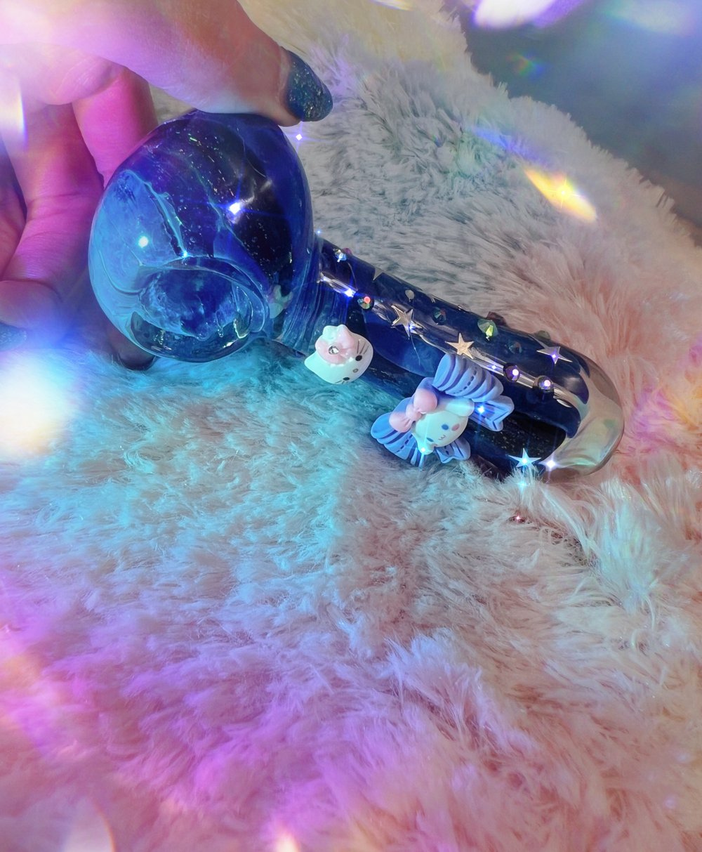 Hello Kitty’s celestial charm 🌈 Craft pipe