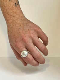 Image 3 of Keshi Ring mit vergoldeten Details