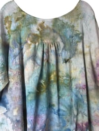 Image 9 of 1XL Cotton Pocket Forager Top in Muted Earthy Ice Dye