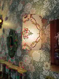 Image 6 of Applique murale cylindrique mémoire fleurie 