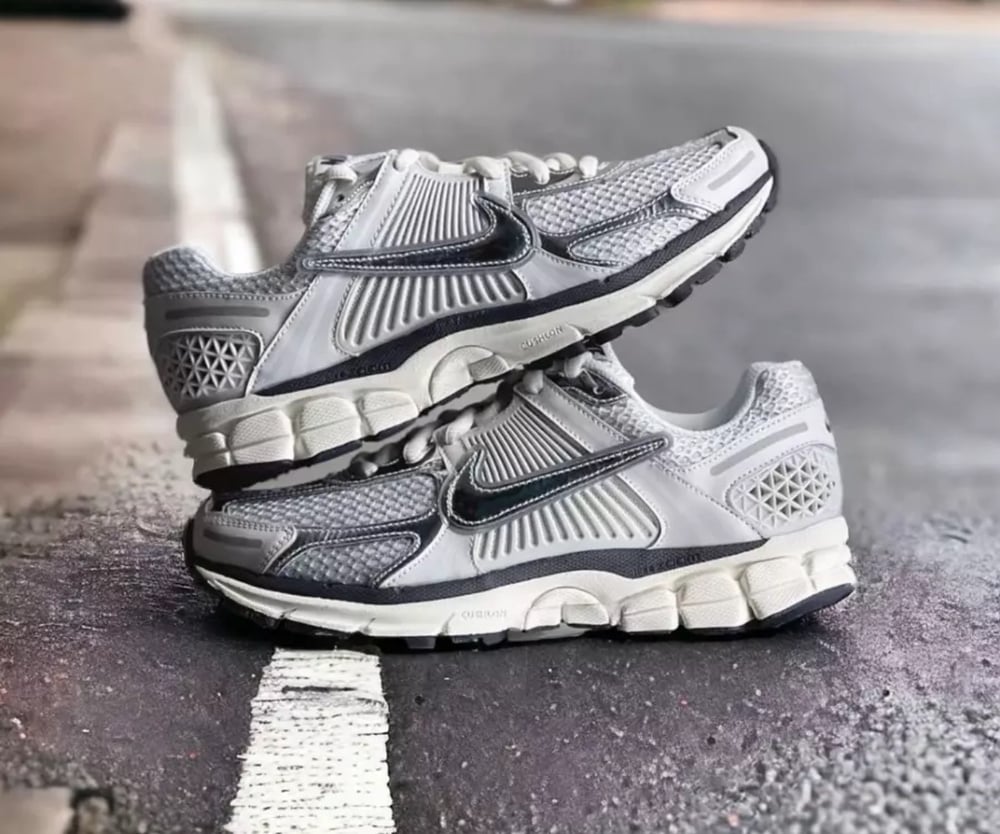 Nike Zoom Vomero 5 Photon Dust Metallic Silver