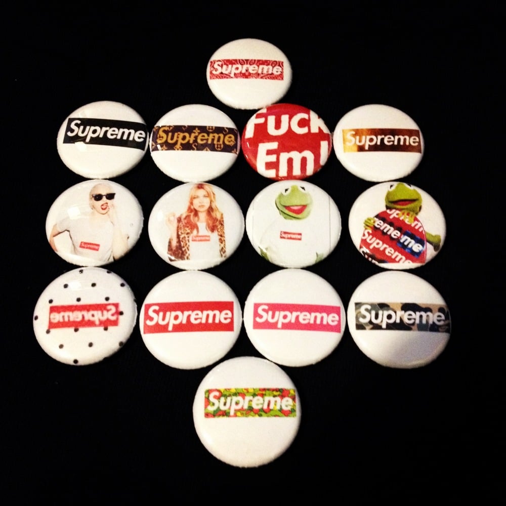 Supreme box logo discount pin