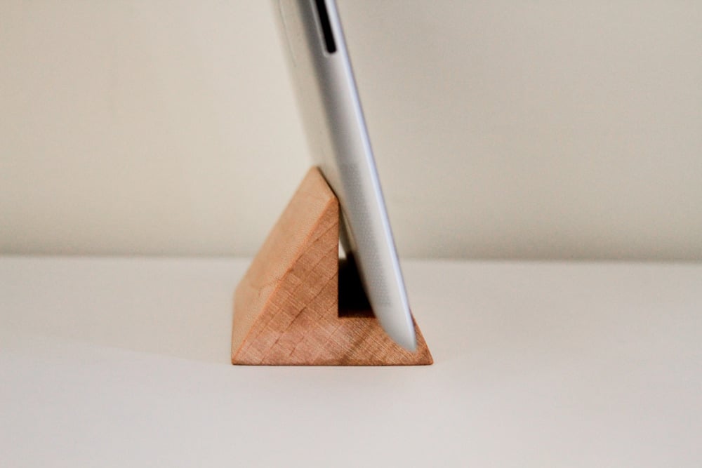 jillallyn \u2014 TRIANGLE TABLET STAND