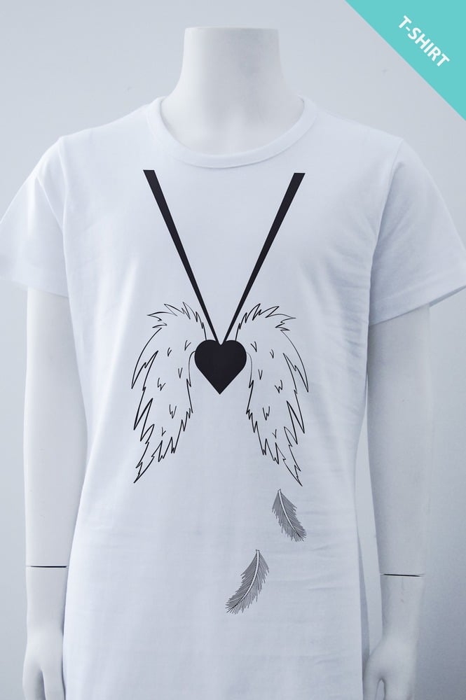 Image of Heart Neclace T-shirt