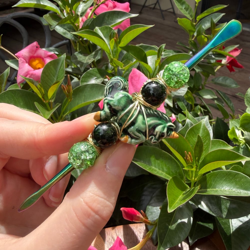 Image of green carousel dab tool 