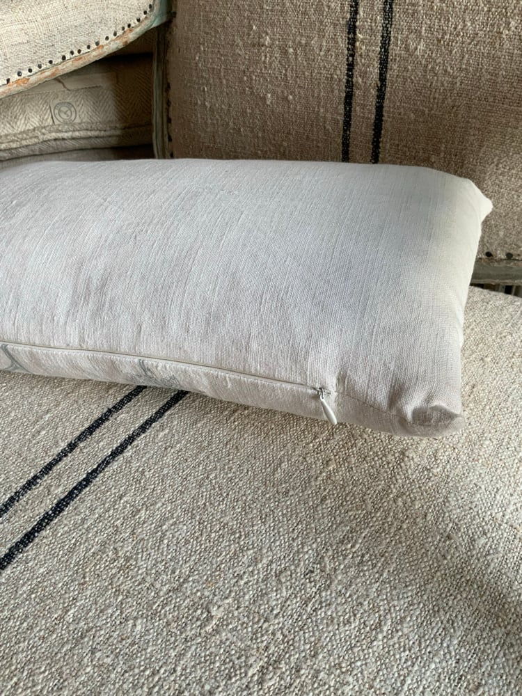 Image of -30% Coussin Lin Ancien Bombylius 28 x 48 cm à 45,50€ au lieu de 65€