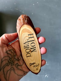 Image 3 of Fantasma sobre rodaja de madera 