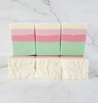 English Pear & Freesia 