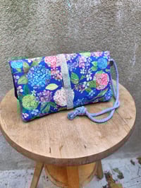 Image 4 of Maxi cartera HORTENSIAS azul