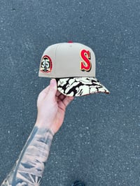 Image 1 of RED BRIM MULTI TONE TAN SEATTLE MARINERS CUSTOM FITTED CAP