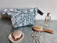 Image 4 of Tousse de toilette