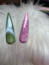 Image 2 of 3 in 1 Cat eye Magnet -Flower Design