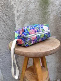 Image 1 of Neceser MAMBO HORTENSIAS azul