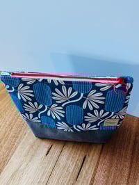 Image 2 of Fabric Zipper Pouch - Printed Banksia