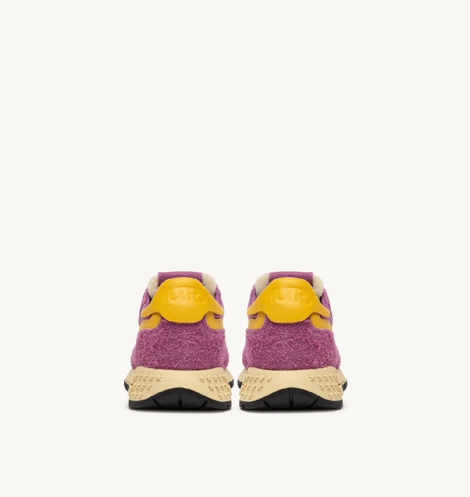 Image of AUTRY REELWIND LOW SNEAKERS IN ROSÈ SORBET AND CALENDULA