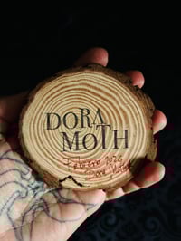 Image 3 of Fantasma #2 en rodaja de madera 