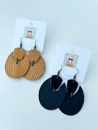 Embossed Split Oval earrings 