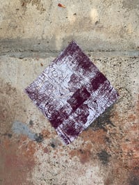 Image 1 of SATIN FOULARD POURPRE SCRIBE