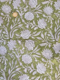 Image 3 of Namaste fabric fleurs grimpantes ( vert) 