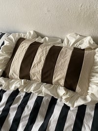 Image 2 of The Frill Pillowcase