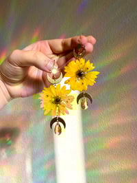 Image 4 of 🌼Yellow Daisy Shaniquas🌼