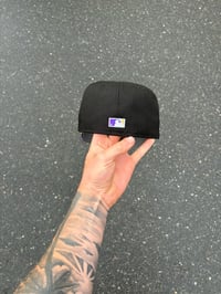 Image 4 of PURPLE VISOR BLACK OHTANI LOS ANGELES CUSTOM FITTED CAP