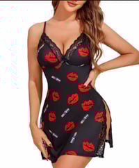 Red lips lingire gown