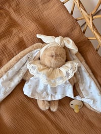 Image 1 of DOUDOU ET SA TENUE ROMANTIQUE BEIGE
