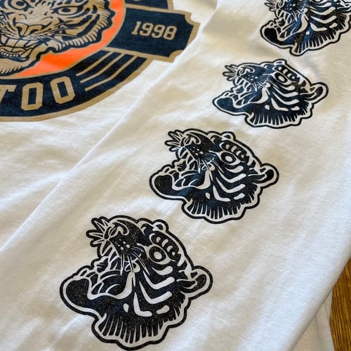 Image of TIGER LONG SLEEVE T WHT