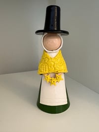 Menyw Gymreig Fawr - Large Welsh Lady 