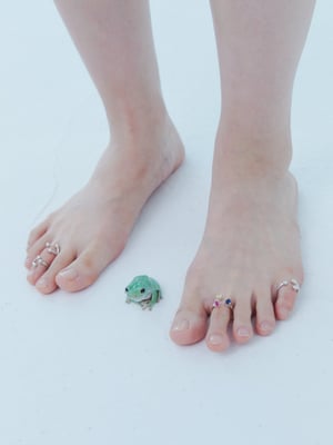 Image of LOWOOL - Frog Sparkle Silver Toe Ring
