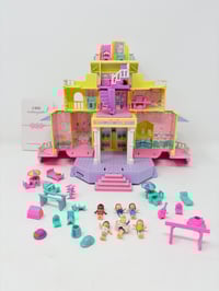Image 4 of Ensemble bracelet et Polly Pocket Le Club house